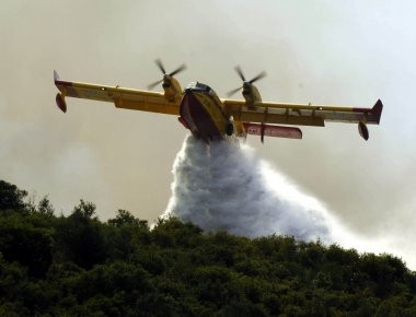 Με χρηματοδότηση της Κομισιόν η αποστολή αεροσκαφών από την Ελλάδα για τις πυρκαγιές στην Αλβανία